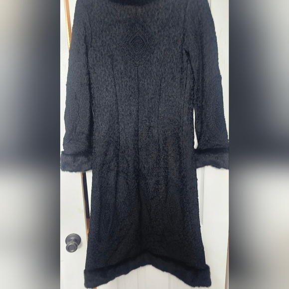 Sue Wong "Nocturne" duster coat featuring a black French ribbon appliqué fauxFur - Picture 2 of 13